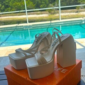 size 7 worn only twice and in great condition!